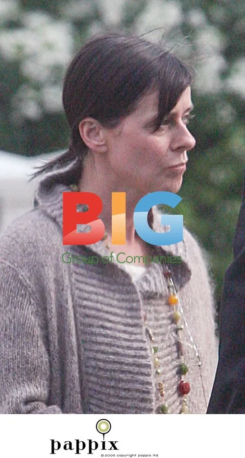 Lisa Stansfield out with puppy