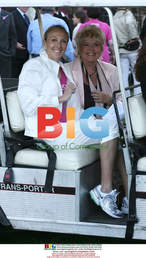 Paula Radcliffe and Gloria Hunniford at Cancer Research Run