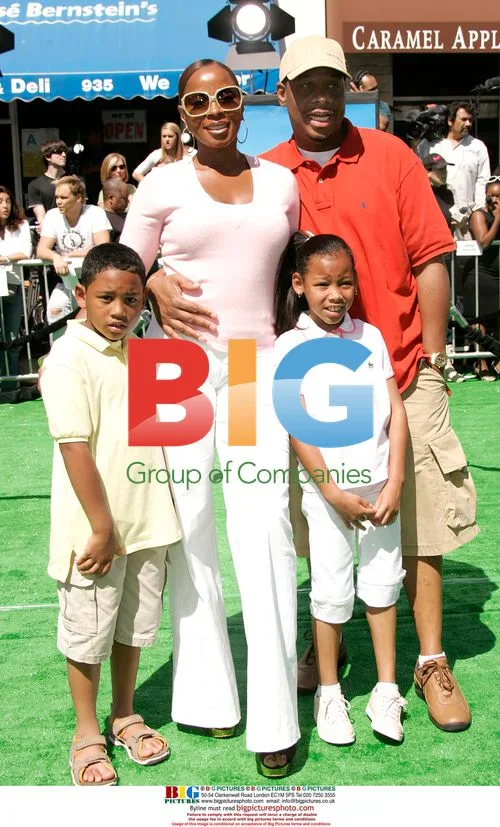 Mary J. Blige & Family at 'Shrek The Third' Premiere