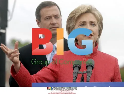 Hillary Clinton walks with Martin O'Malley