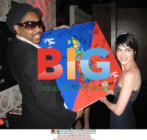 Selma Blaire and Jeffery Dread signing painting