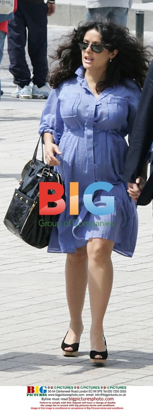 Pregnant Salma Hayek Has Lunch With Chiara Mastroianni