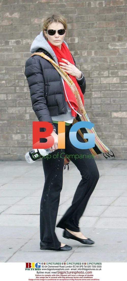Elle Macpherson Heads to Yoga Class