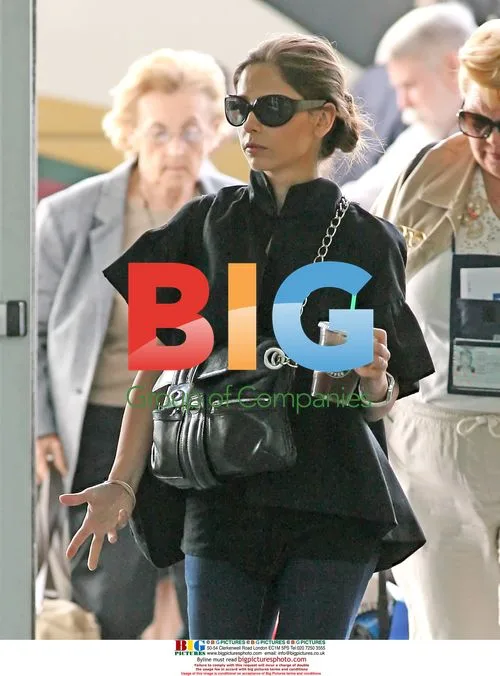 Sarah Michelle Gellar at Vancouver Airport