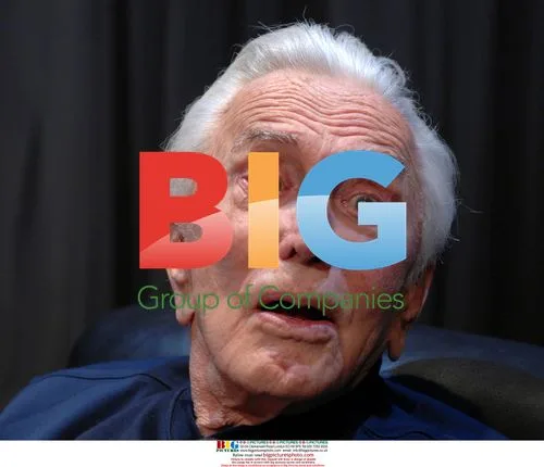 Kirk Douglas Jokes With Photographers Before Interview