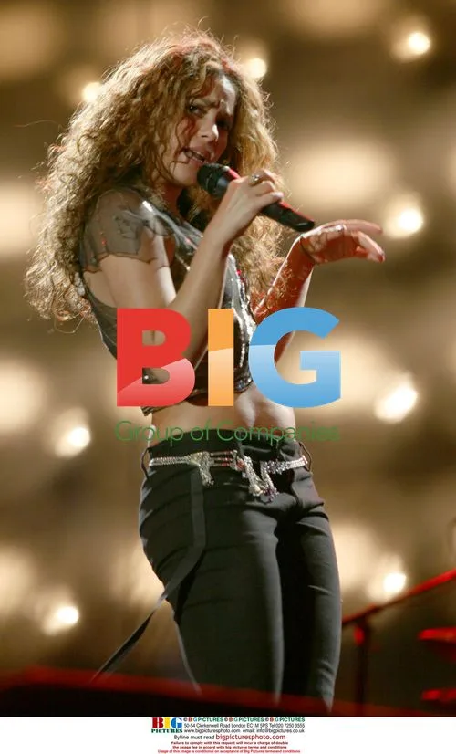 Shakira performs in Mexico City