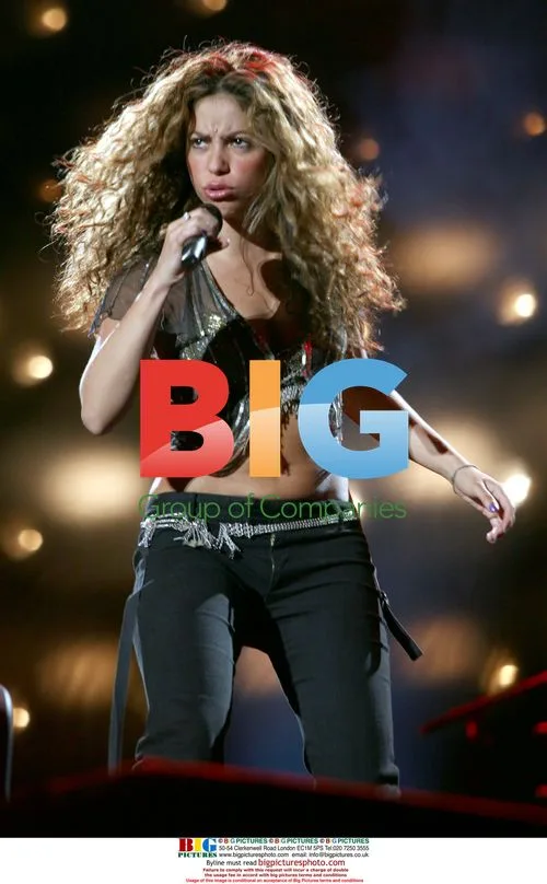 Shakira Performs at Foro Sol in Mexico
