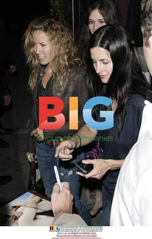 Courteney Cox-Arquette, Sheryl Crow, and Isla Fisher Dinner