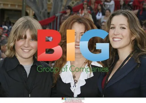 Mary McDonnell and children at Pirates of the Caribbean premiere