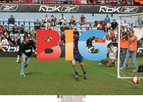 Pete scores winning goal at Soccer 6 in London