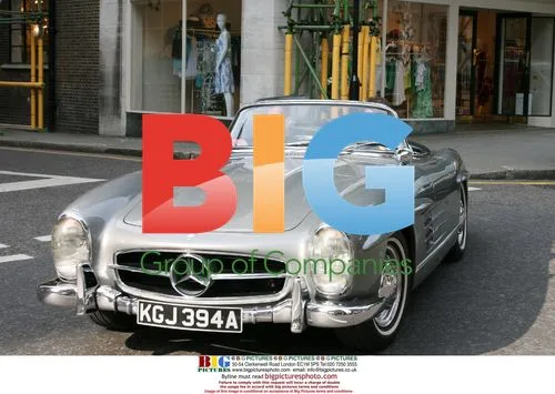 Jay Kay drives Mercedes after shopping