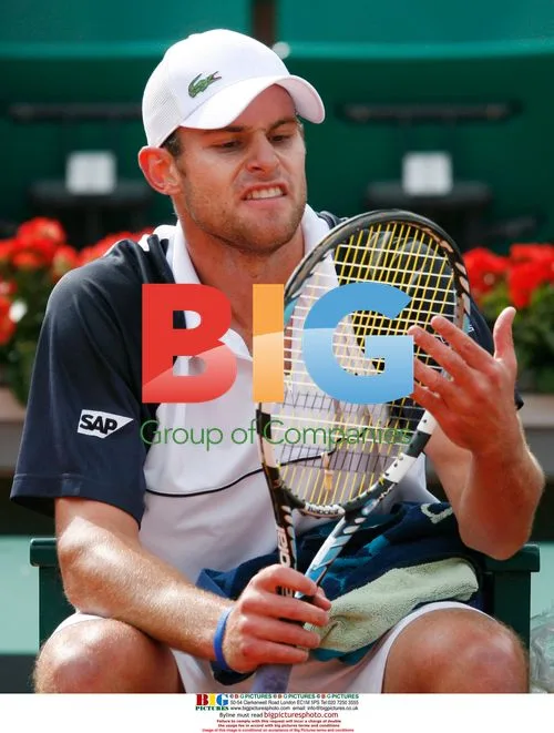 Roddick Grimaces at French Open