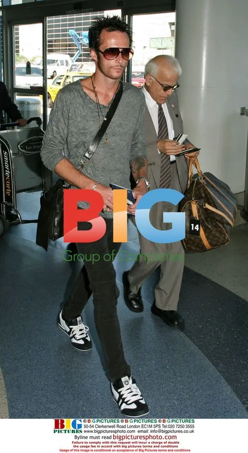 Scott Weiland at LAX Airport