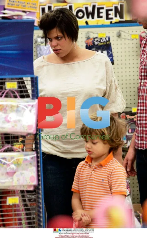 Jade Goody and family shopping