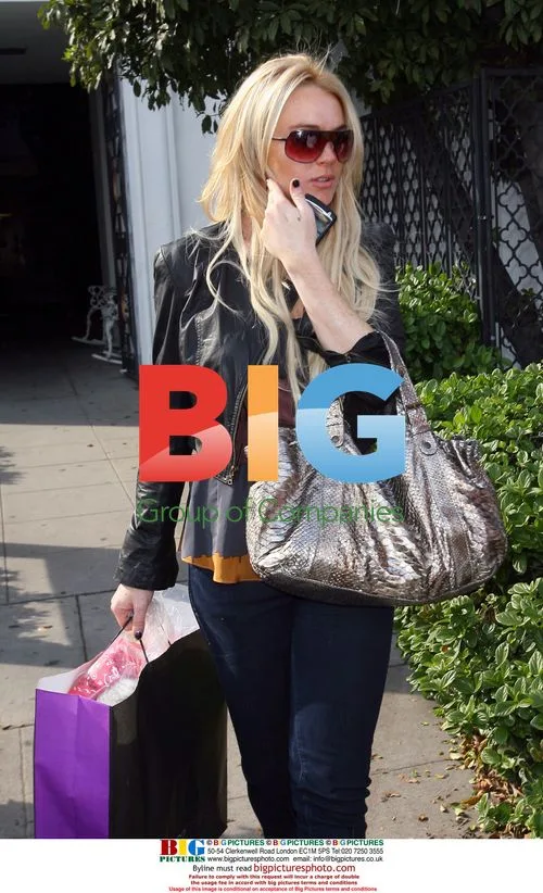 Lindsay Lohan Spends Day with Samantha Ronson
