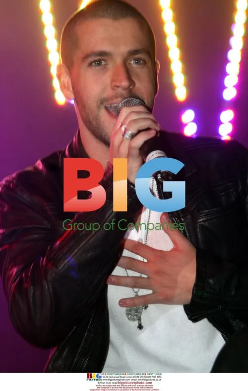 Shayne Ward Christmas Lights Switch On