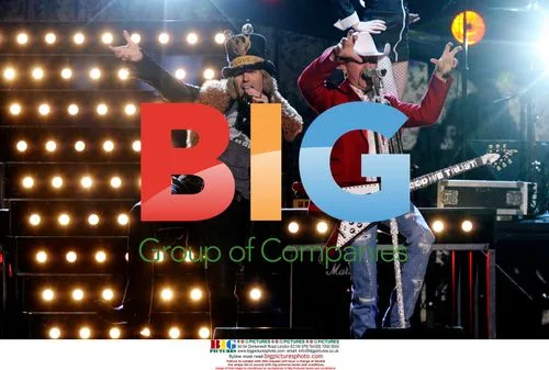 Big & Rich Perform at CMA Awards 2007