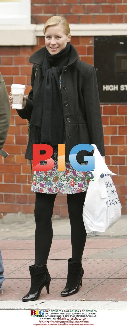 Denise Van Outen Walks to Bistro with Chris Parker