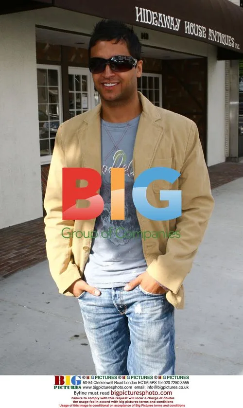 Jai Rodriguez out for lunch with friend