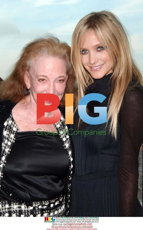 Ashlee Simpson and Helen Gurley Brown at CosmoGIRL! Awards