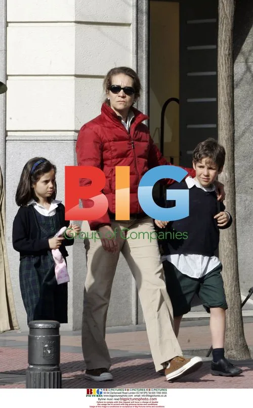 Infanta Elena and children leaving school