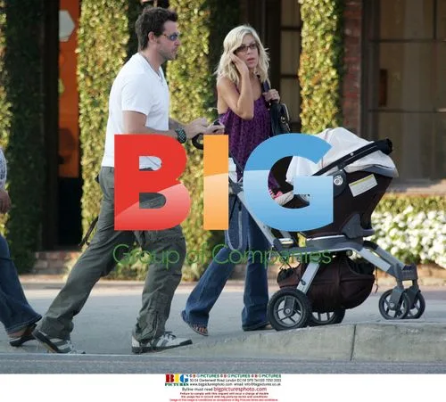Tori Spelling and Dean McDermott Shopping with Son