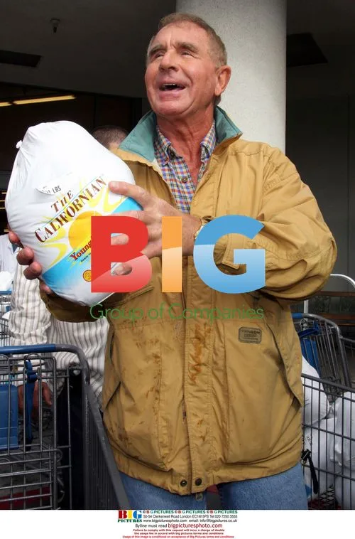 Zsa Zsa Gabor's Husband Gives Turkeys to the Poor