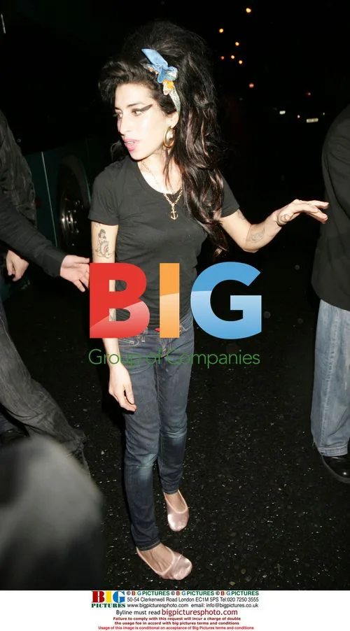 Amy Winehouse Meets Schoolgirl Fan