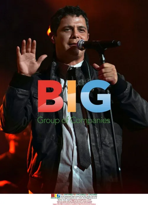 Alejandro Sanz Performs in San Diego