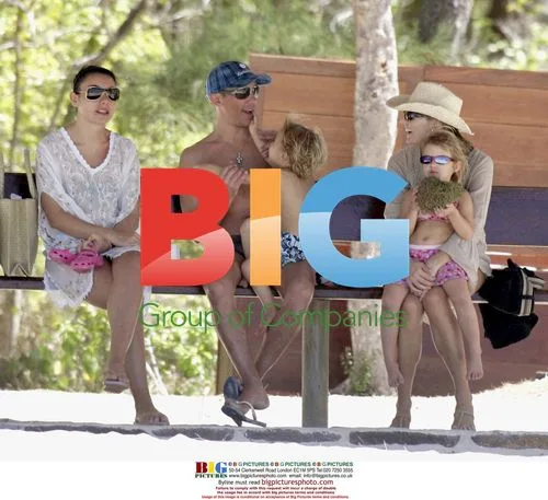 Jockey Frankie Dettori's family beach vacation