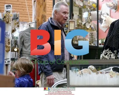 Jon Voight Shops at The Grove on Thanksgiving