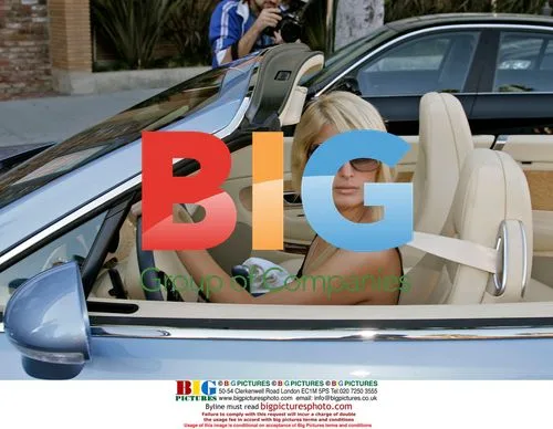 Paris Hilton Draws Paparazzi Attention