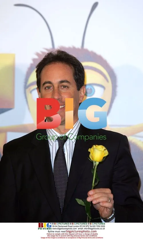 Jerry Seinfeld and Arturo Valls at Bee Movie Premiere