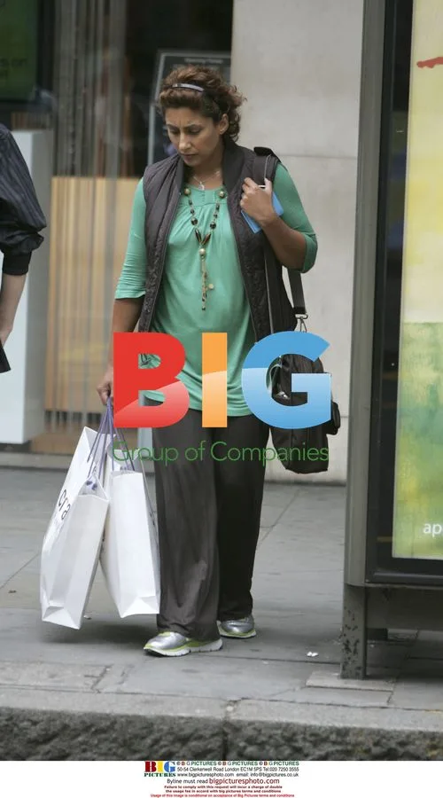 Former Apprentice Contestant Saira Khan Shopping