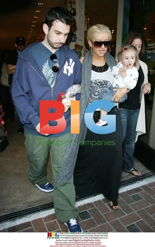 Christina Aguilera and Husband Expecting First Child