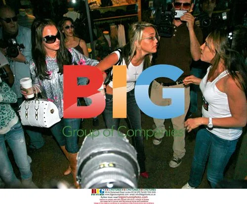 Britney and Jamie Lynn Spears Get Coffee and Sushi