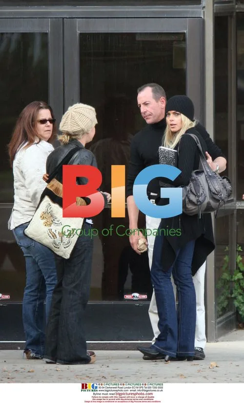 Lindsay Lohan Says Goodbye to Father at Rehab