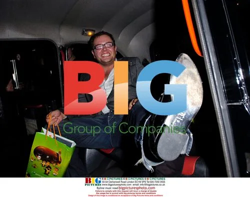 Alan Carr Leaving Met Bar