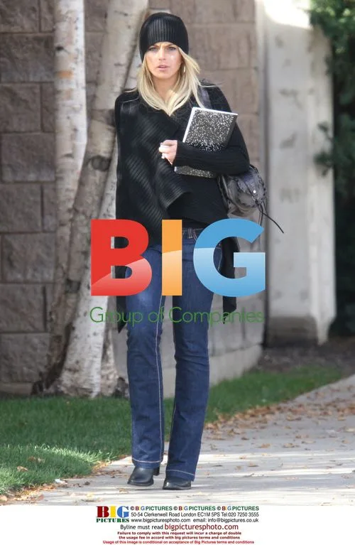 Lindsay Lohan Leaving Rehab with Father