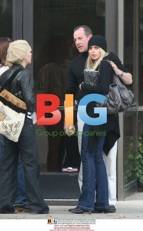 Lindsay Lohan Leaves Rehab with Father