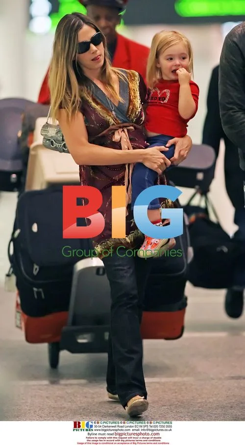 Mira Sorvino arrives in Toronto with family