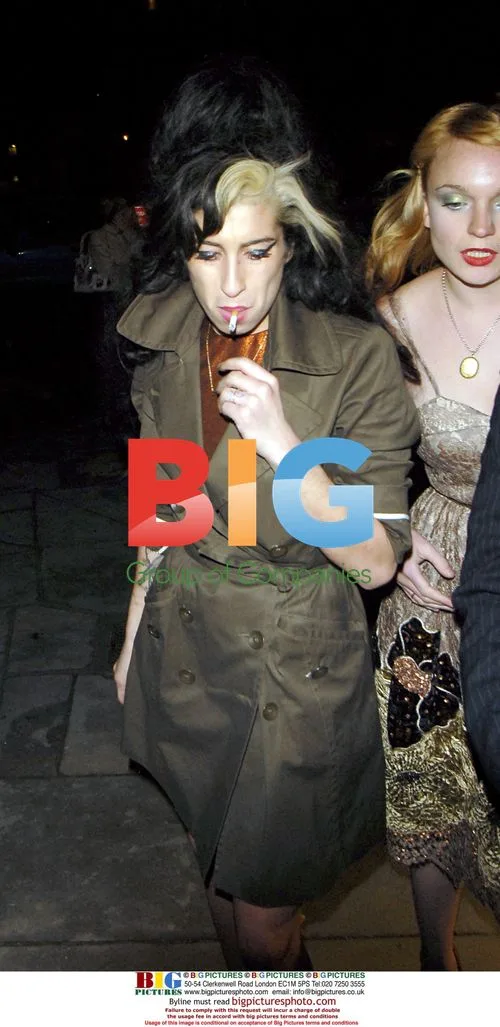 Amy Winehouse Arriving Home from Launch Dinner