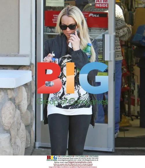Lindsay Lohan Visits Restaurant in Utah