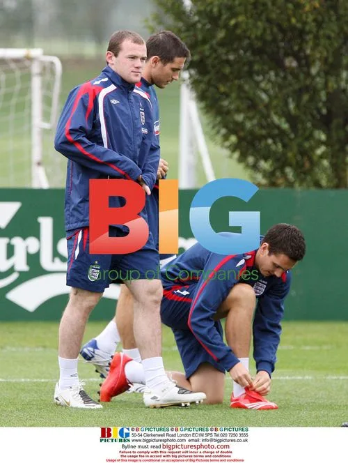 Wayne Rooney trains for England