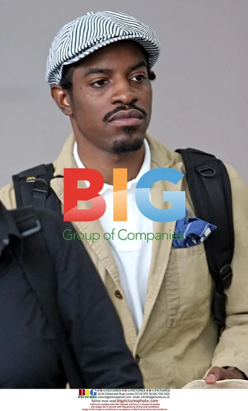 Andre Benjamin Leaves Toronto Airport