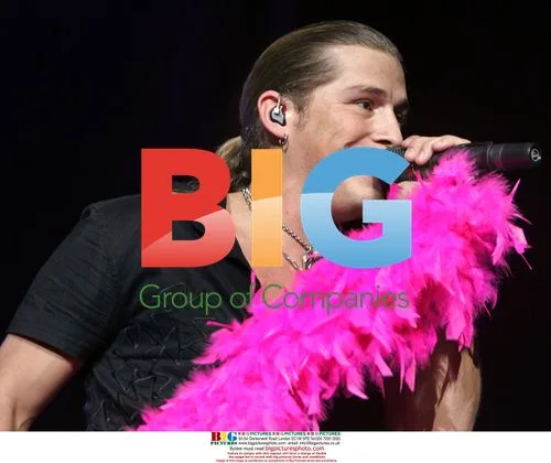 Jason Michael Carroll Performs in Concert