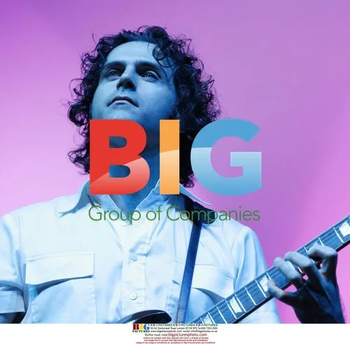 Dweezil Zappa Performs in Paris