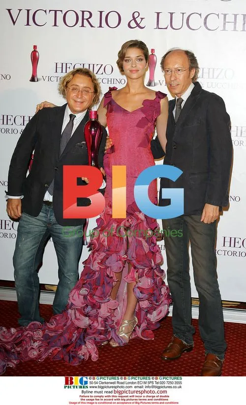Ana Beatriz Barros promotes Hechizo perfume