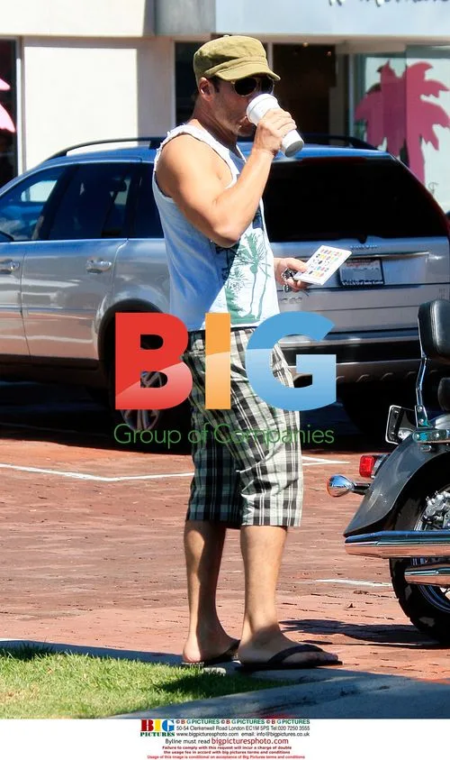 Jeremy Piven Enjoys Coffee in Malibu