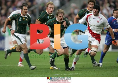Percy Montgomery runs at English defence